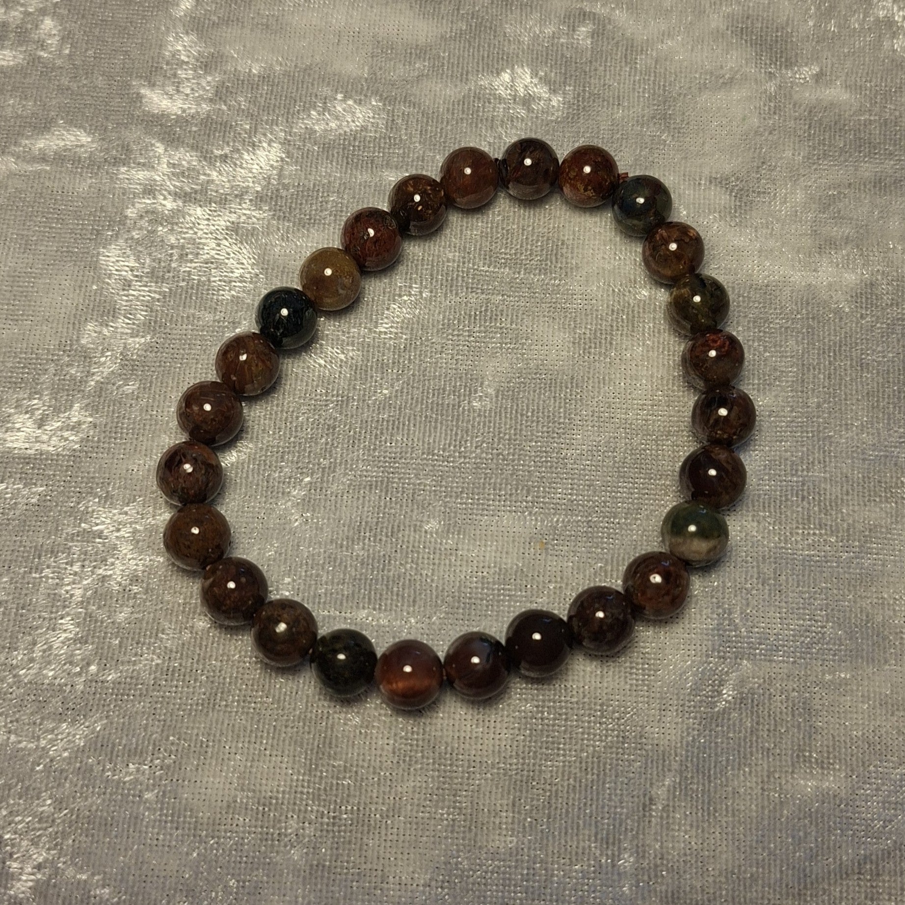 Diverse handgemaakte armbanden van echte edelstenen (pagina is nog in de maak!)