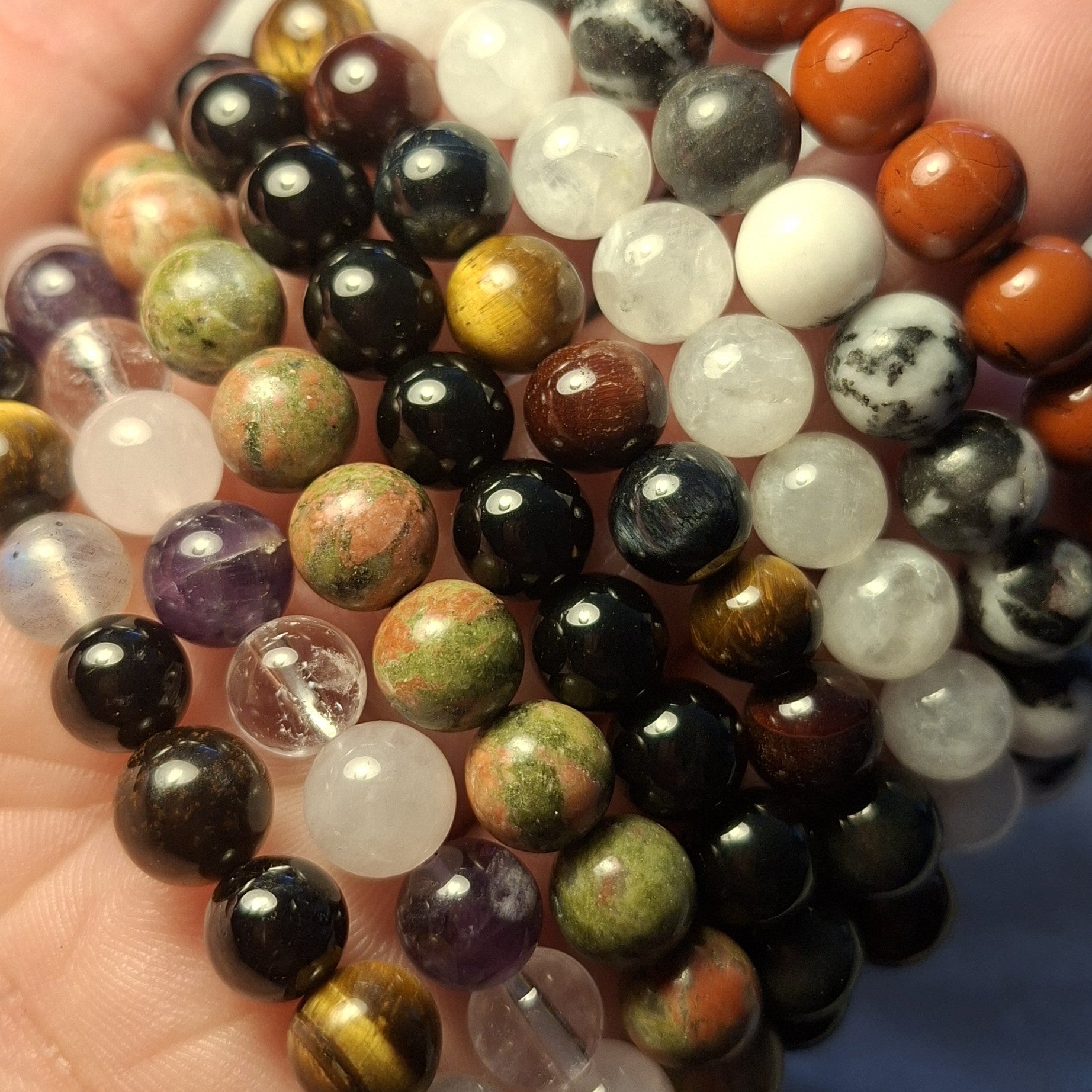 Diverse handgemaakte armbanden van echte edelstenen (pagina is nog in de maak!)