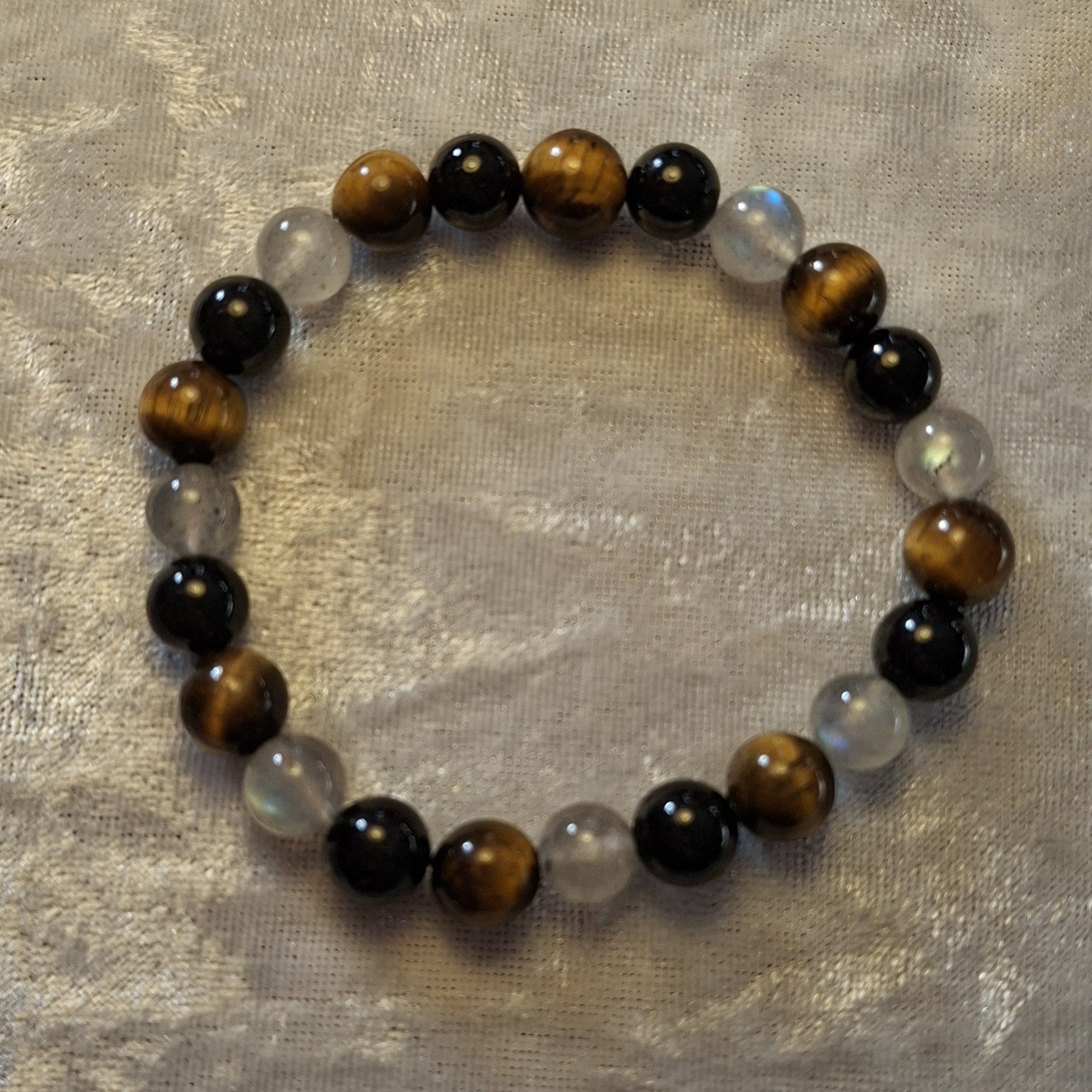 Diverse handgemaakte armbanden van echte edelstenen (pagina is nog in de maak!)