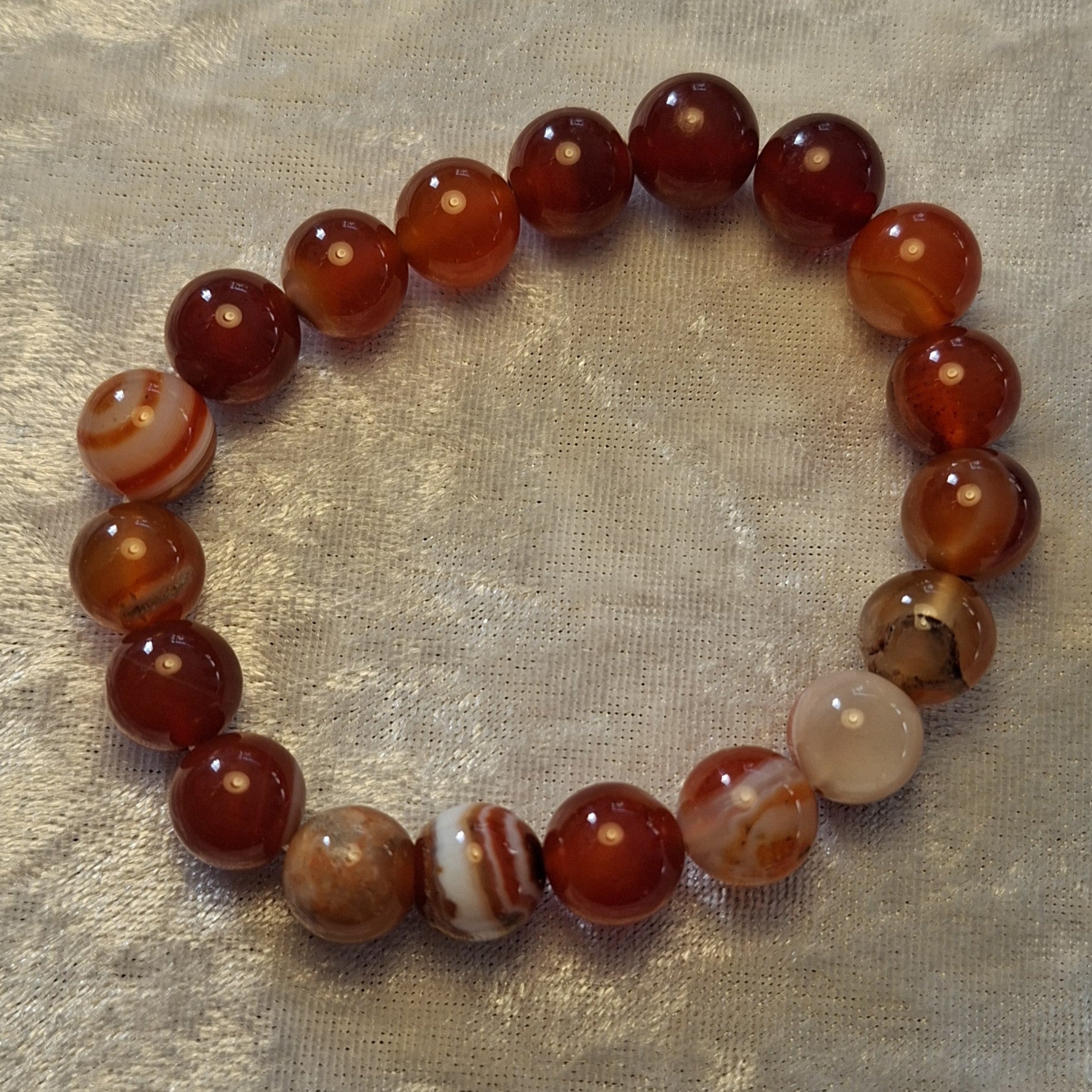 Diverse handgemaakte armbanden van echte edelstenen (pagina is nog in de maak!)