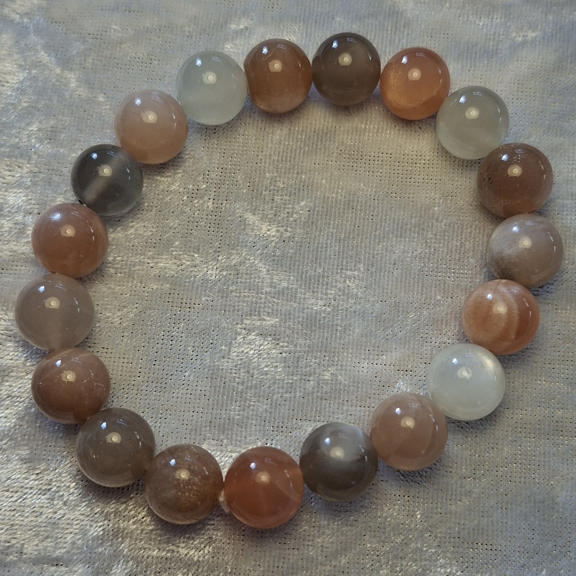 Diverse handgemaakte armbanden van echte edelstenen (pagina is nog in de maak!)