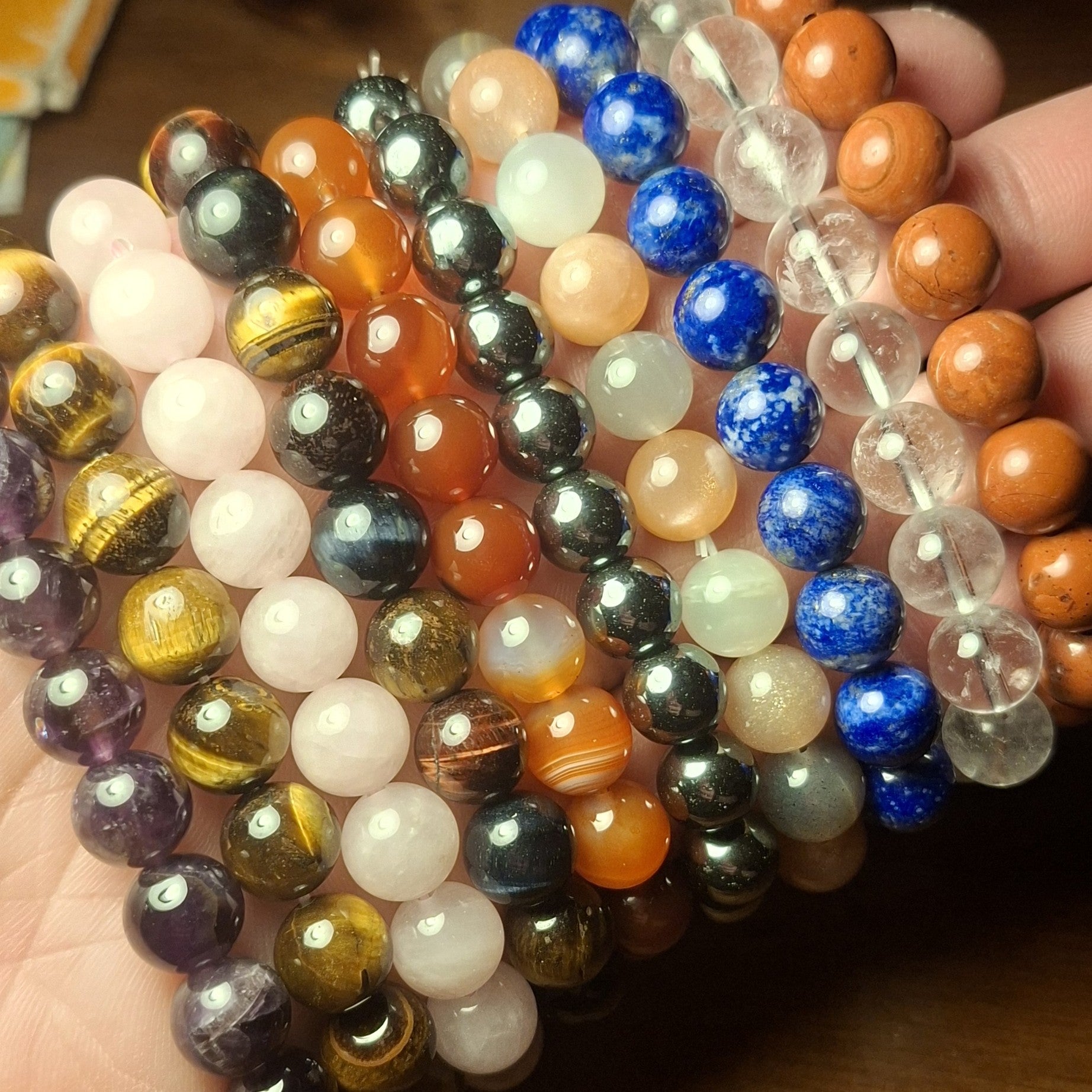 Diverse handgemaakte armbanden van echte edelstenen (pagina is nog in de maak!)