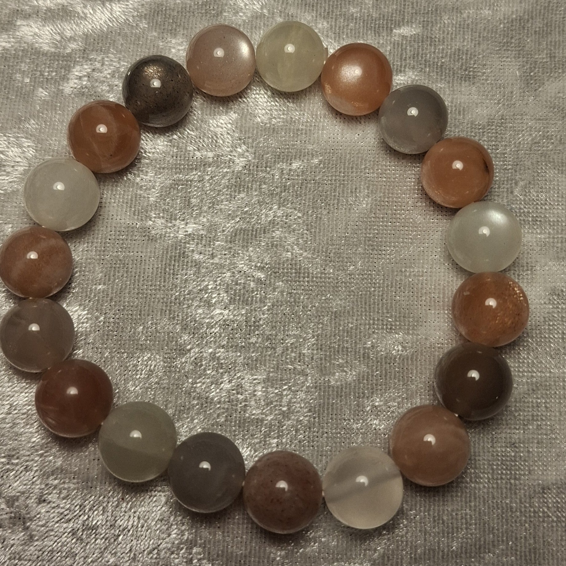 Diverse handgemaakte armbanden van echte edelstenen (pagina is nog in de maak!)