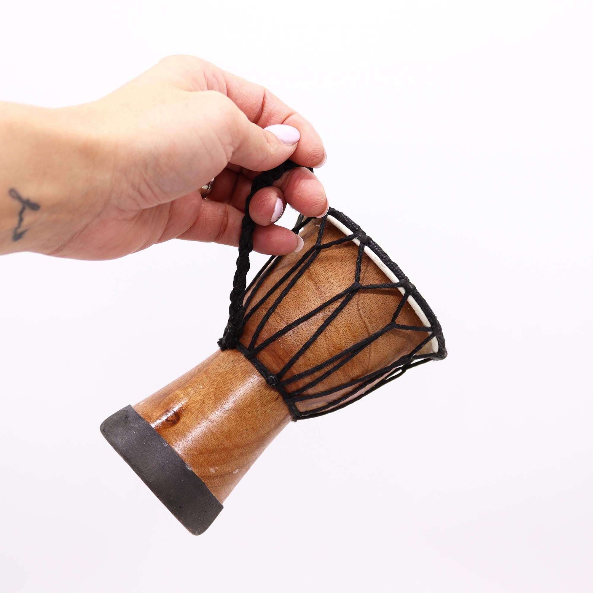 Tambor djembé de tapa ancha hecho a mano - 15 cm